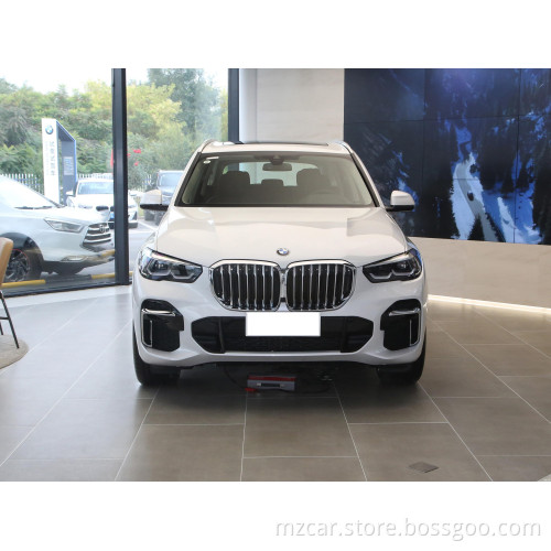 Luxe BMWX5 2022 Gemodificeerd XDrive30Li M Sports pak benzineauto 5-deurs 5-deurs SUV SUV Hoge snelheid 215 km